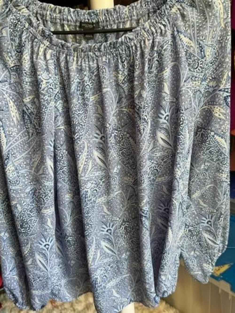 Ann Taylor Factory Women's Large Blue Patterned Blouse